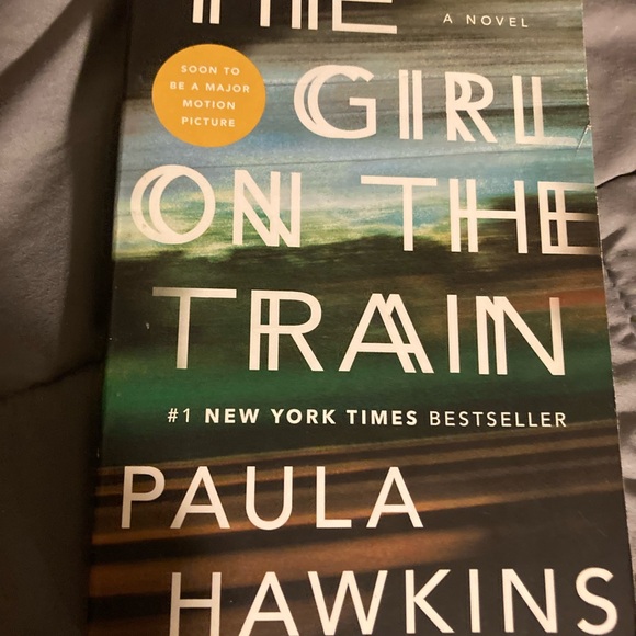 The Girl on the Train by Paula Hawkins Like New - Picture 1 of 4